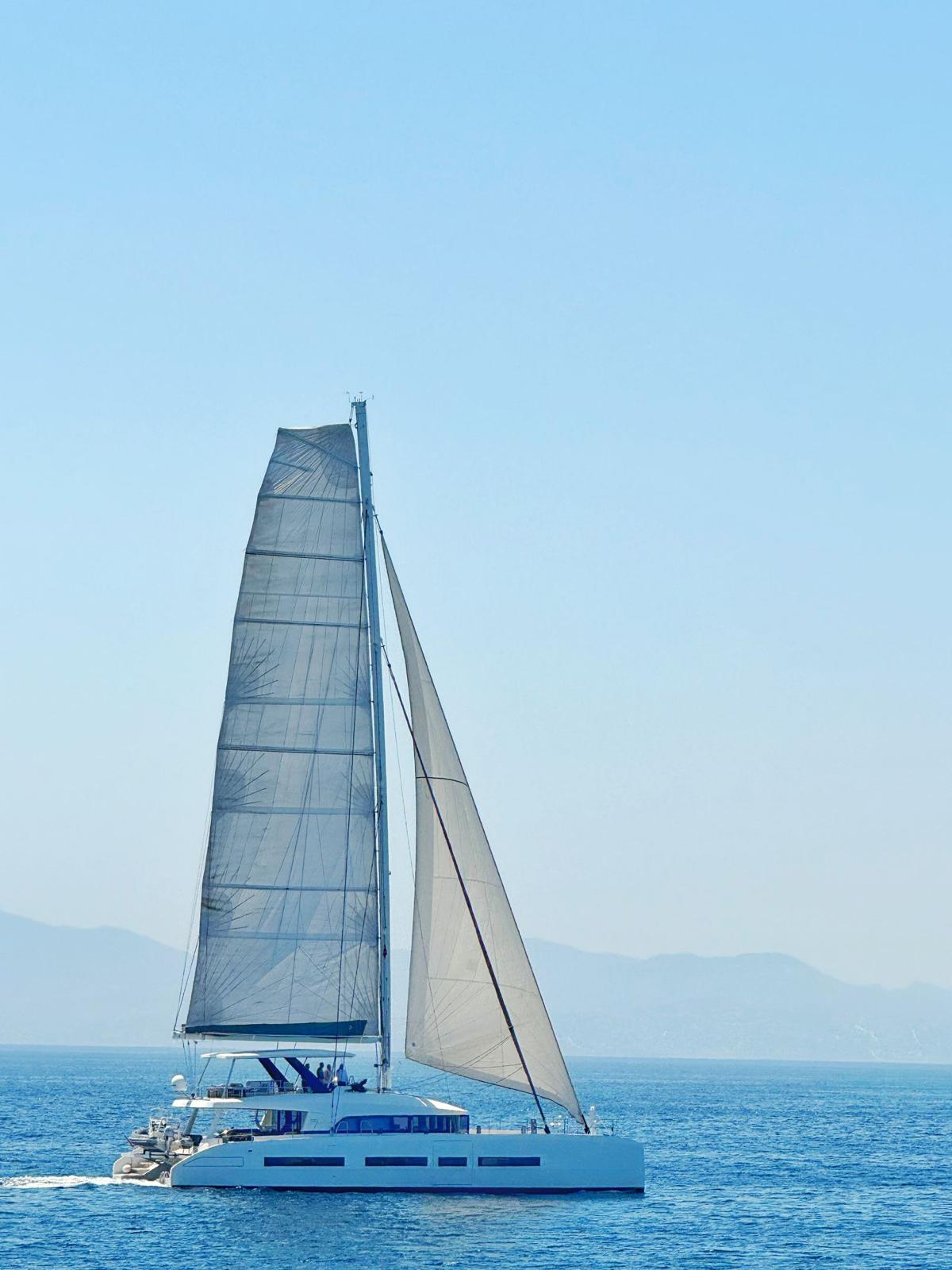 LAGOON SEVENTY 7